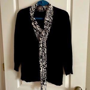 Black sweater medium slim insert with tie 3/4 sleeve front pockets